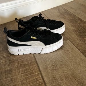 Puma Mayze platform sneakers. Women’s Size 7. Black and white.